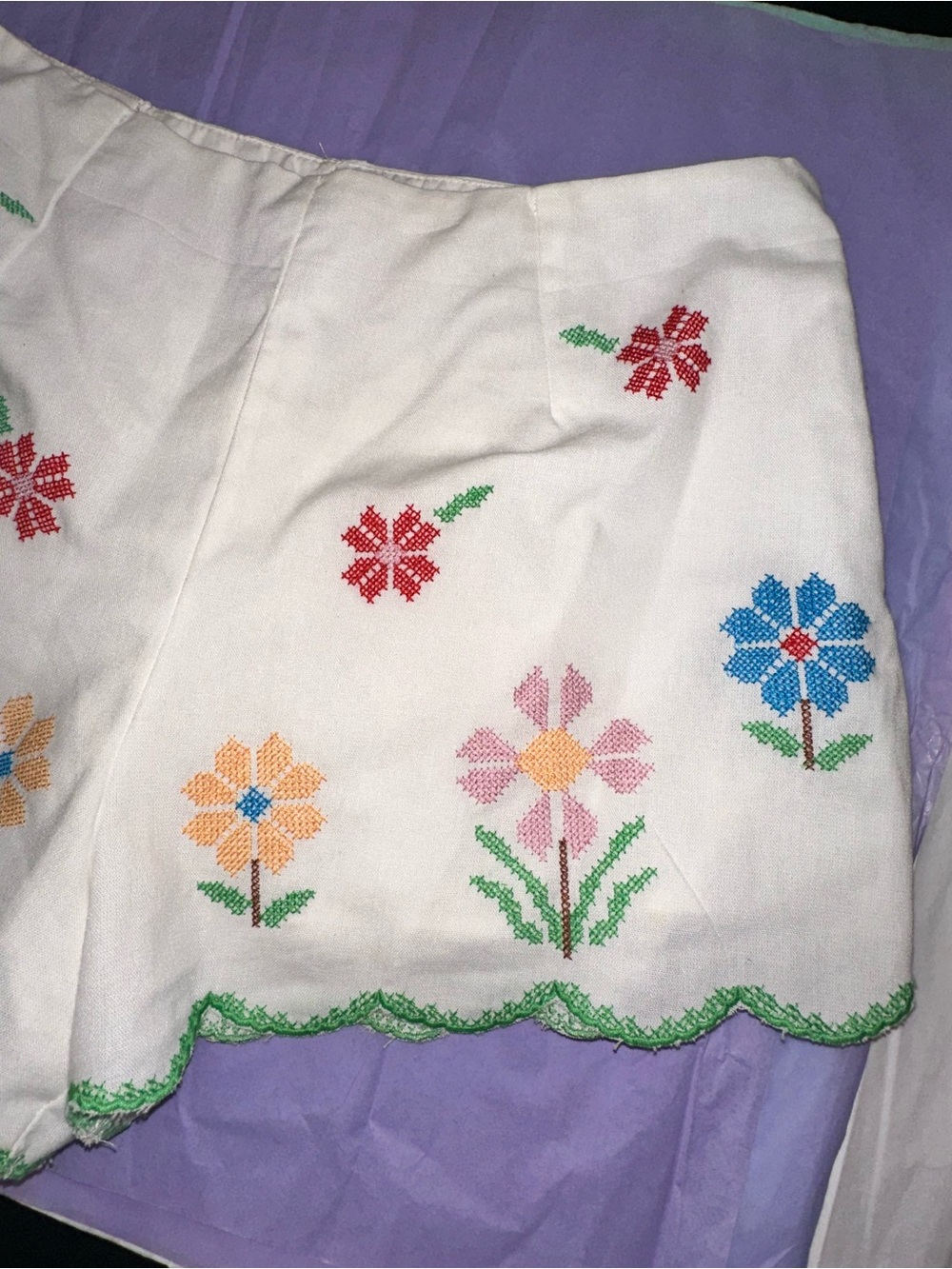 Amable by Mable Embroidered Scallop Shorts - Picture 4 of 7